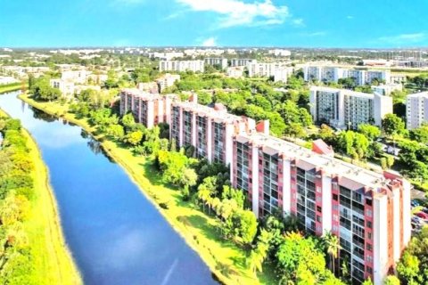 Condominio en alquiler en Pompano Beach, Florida, 2 dormitorios, 129.97 m2 № 1146973 - foto 1