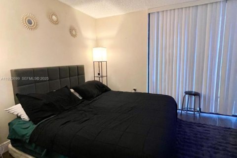 Снять в аренду таунхаус в Майами, Флорида 3 спальни, 111.67м2, № 1982678 - фото 11