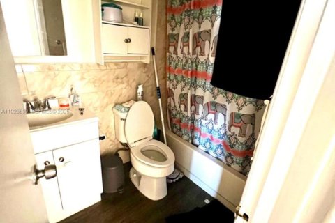 Снять в аренду таунхаус в Майами, Флорида 3 спальни, 111.67м2, № 1982678 - фото 5