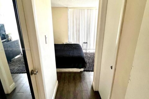 Снять в аренду таунхаус в Майами, Флорида 3 спальни, 111.67м2, № 1982678 - фото 7