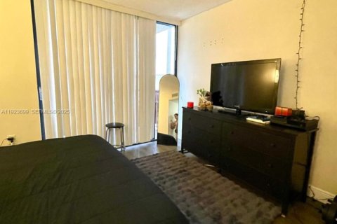 Снять в аренду таунхаус в Майами, Флорида 3 спальни, 111.67м2, № 1982678 - фото 14