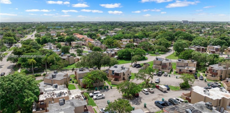 Таунхаус в Майами, Флорида 3 спальни, 111.67м2 № 1982678