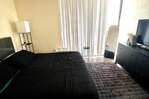 Снять в аренду таунхаус в Майами, Флорида 3 спальни, 111.67м2, № 1982678 - фото 8