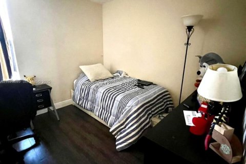 Снять в аренду таунхаус в Майами, Флорида 3 спальни, 111.67м2, № 1982678 - фото 9