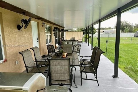 House in Lehigh Acres, Florida 3 bedrooms, 153.57 sq.m. № 1882519 - photo 16