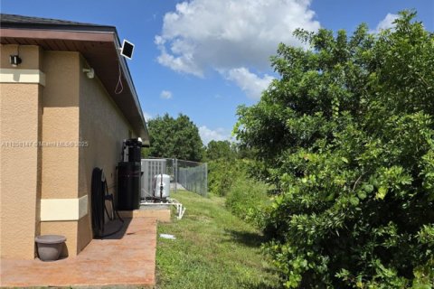 House in Lehigh Acres, Florida 3 bedrooms, 153.57 sq.m. № 1882519 - photo 14