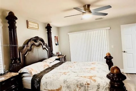 House in Lehigh Acres, Florida 3 bedrooms, 153.57 sq.m. № 1882519 - photo 7