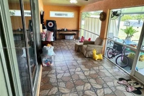 House in Lehigh Acres, Florida 3 bedrooms, 153.57 sq.m. № 1882519 - photo 15