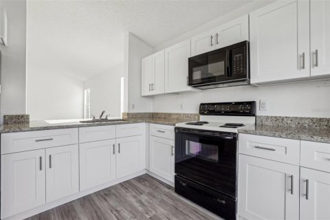 House in Orlando, Florida 3 bedrooms, 112.97 sq.m. № 1560200 - photo 8