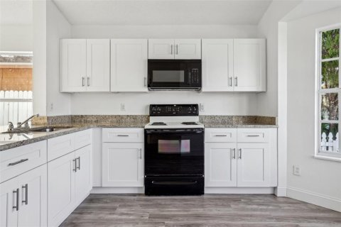 House in Orlando, Florida 3 bedrooms, 112.97 sq.m. № 1560200 - photo 7