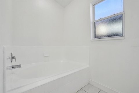 House in Orlando, Florida 3 bedrooms, 112.97 sq.m. № 1560200 - photo 15