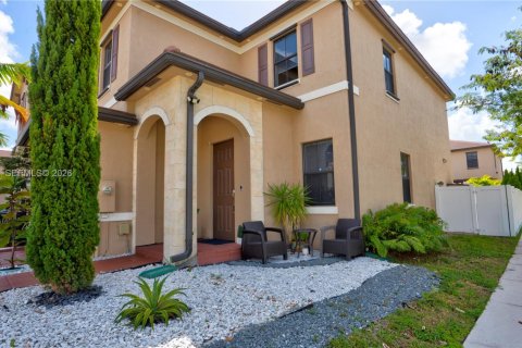 Touwnhouse à Hialeah, Floride 3 chambres, 158.68 m2 № 2049908