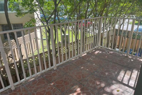 Copropriété à louer à Doral, Floride: 2 chambres, 98.48 m2 № 1986554 - photo 9