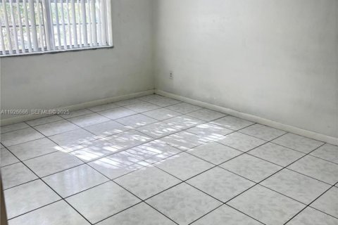 Copropriété à louer à Doral, Floride: 2 chambres, 98.48 m2 № 1986554 - photo 5