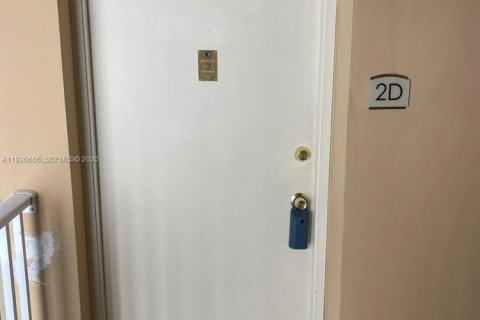 Copropriété à louer à Doral, Floride: 2 chambres, 98.48 m2 № 1986554 - photo 10