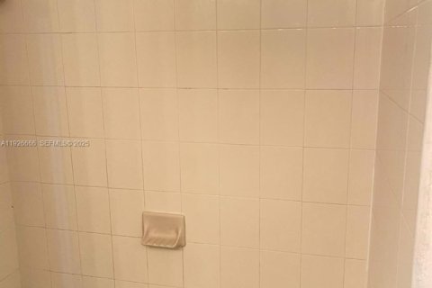 Copropriété à louer à Doral, Floride: 2 chambres, 98.48 m2 № 1986554 - photo 8