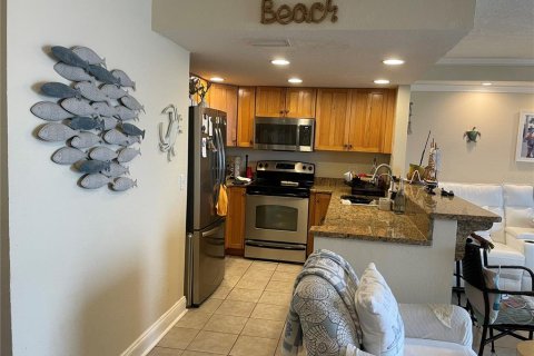 Condominio en venta en Indian Shores, Florida, 1 dormitorio, 69.68 m2 № 2423812 - foto 10