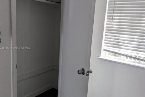 Copropriété à louer à Miami Beach, Floride: 1 chambre, 53.42 m2 № 2428238 - photo 11