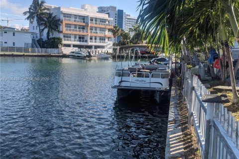 Copropriété à louer à Miami Beach, Floride: 1 chambre, 53.42 m2 № 2428238 - photo 3