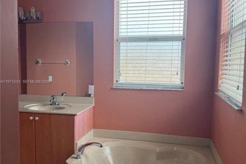 House in Homestead, Florida 5 bedrooms, 191.84 sq.m. № 2080501 - photo 24
