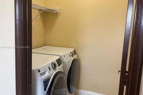 House in Homestead, Florida 5 bedrooms, 191.84 sq.m. № 2080501 - photo 22