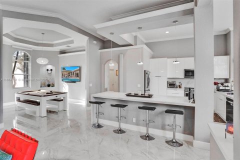 House in Weston, Florida 4 bedrooms, 250.19 sq.m. № 1930964 - photo 8