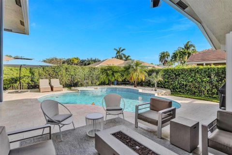 House in Weston, Florida 4 bedrooms, 250.19 sq.m. № 1930964 - photo 4