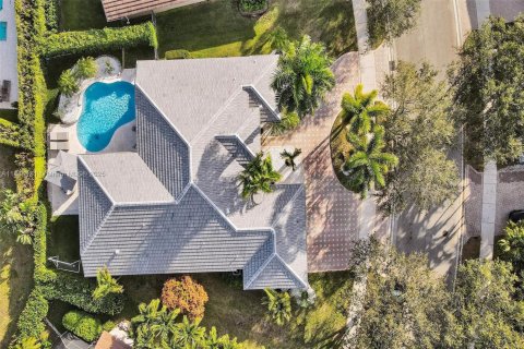 House in Weston, Florida 4 bedrooms, 250.19 sq.m. № 1930964 - photo 2