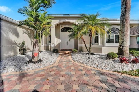 House in Weston, Florida 4 bedrooms, 250.19 sq.m. № 1930964 - photo 3