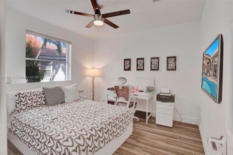 House in Weston, Florida 4 bedrooms, 250.19 sq.m. № 1930964 - photo 29