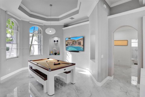 House in Weston, Florida 4 bedrooms, 250.19 sq.m. № 1930964 - photo 12