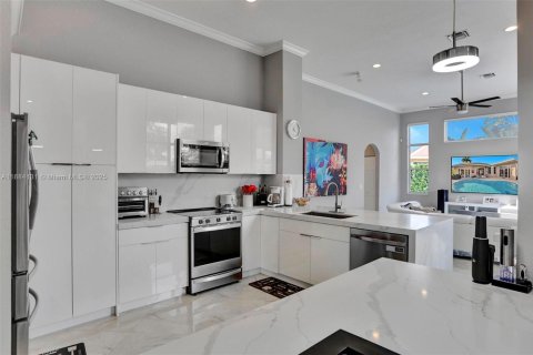 House in Weston, Florida 4 bedrooms, 250.19 sq.m. № 1930964 - photo 27