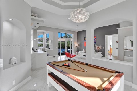 House in Weston, Florida 4 bedrooms, 250.19 sq.m. № 1930964 - photo 14