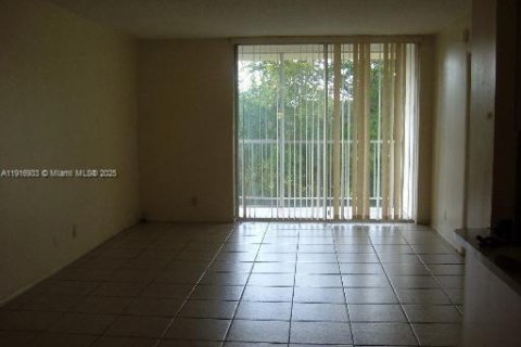Copropriété à vendre à Lauderhill, Floride: 1 chambre, 74.32 m2 № 2016636 - photo 4