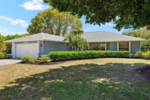 House in North Fort Myers, Florida 3 bedrooms, 144.93 sq.m. № 1649807 - photo 2