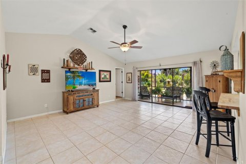 House in North Fort Myers, Florida 3 bedrooms, 144.93 sq.m. № 1649807 - photo 15