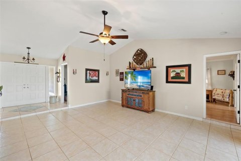 House in North Fort Myers, Florida 3 bedrooms, 144.93 sq.m. № 1649807 - photo 18