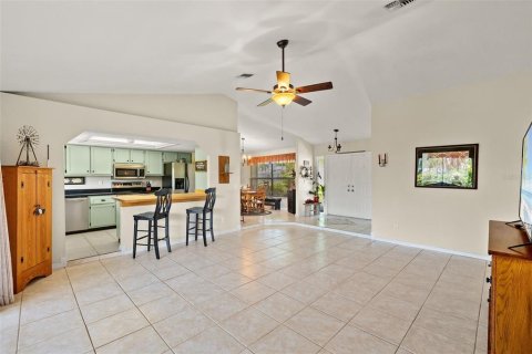 House in North Fort Myers, Florida 3 bedrooms, 144.93 sq.m. № 1649807 - photo 17