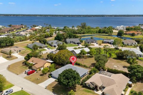 House in North Fort Myers, Florida 3 bedrooms, 144.93 sq.m. № 1649807 - photo 7