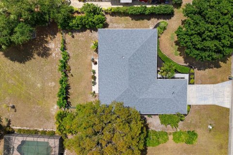 House in North Fort Myers, Florida 3 bedrooms, 144.93 sq.m. № 1649807 - photo 5