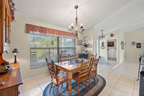 House in North Fort Myers, Florida 3 bedrooms, 144.93 sq.m. № 1649807 - photo 19