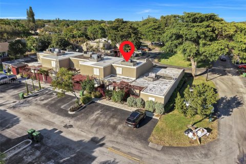 Townhouse in Pembroke Pines, Florida 2 bedrooms, 122.45 sq.m. № 2000321 - photo 5