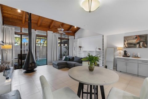 Townhouse in Pembroke Pines, Florida 2 bedrooms, 122.45 sq.m. № 2000321 - photo 16