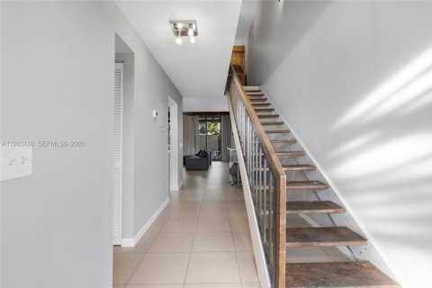 Townhouse in Pembroke Pines, Florida 2 bedrooms, 122.45 sq.m. № 2000321 - photo 12