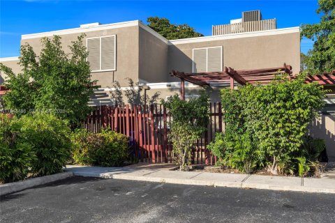 Townhouse in Pembroke Pines, Florida 2 bedrooms, 122.45 sq.m. № 2000321 - photo 8