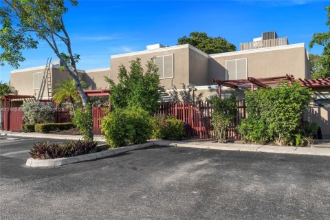 Townhouse in Pembroke Pines, Florida 2 bedrooms, 122.45 sq.m. № 2000321 - photo 7