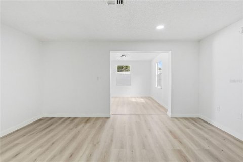 Casa en venta en Port Richey, Florida, 3 dormitorios, 145.21 m2 № 2383808 - foto 13