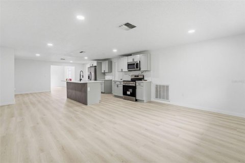 Casa en venta en Port Richey, Florida, 3 dormitorios, 145.21 m2 № 2383808 - foto 4