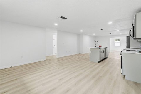 Casa en venta en Port Richey, Florida, 3 dormitorios, 145.21 m2 № 2383808 - foto 6