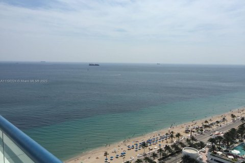 Condo in Fort Lauderdale, Florida  № 1811177 - photo 1